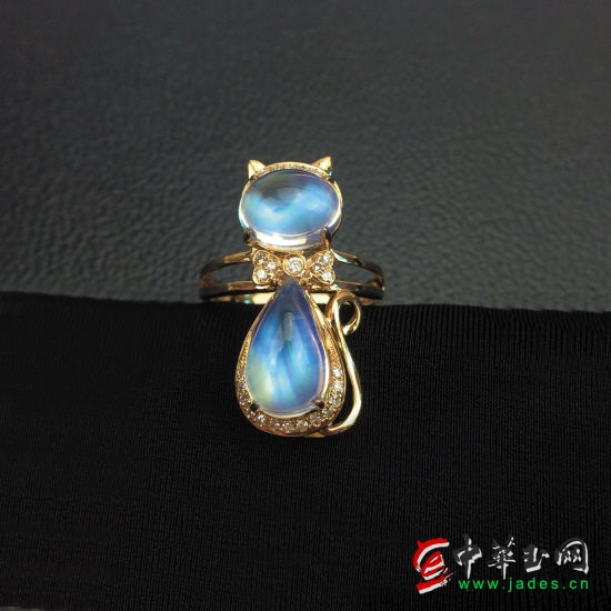 透明底色略帶藍(lán)色月光暈彩的藍(lán)月光